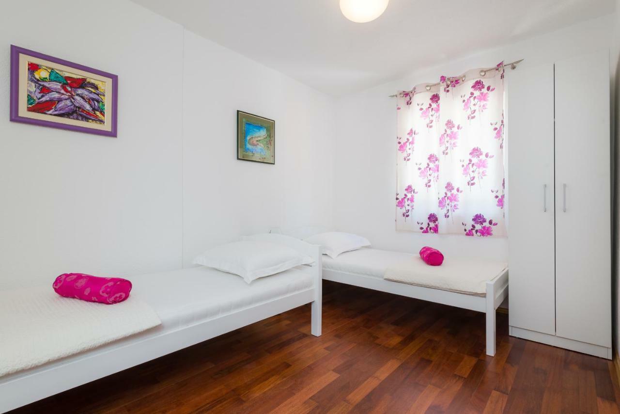 Apartments Nada Бол Екстериор снимка