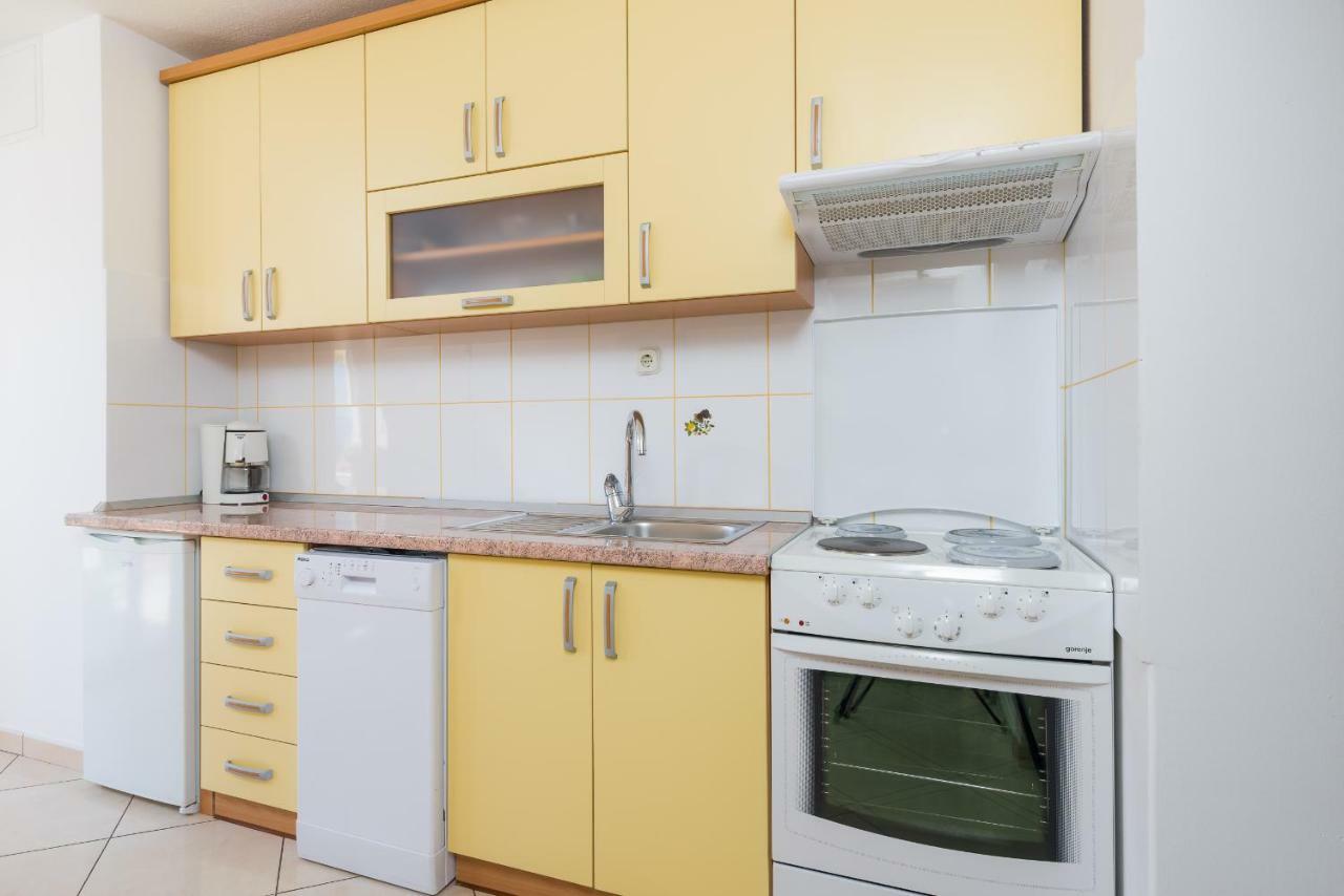 Apartments Nada Бол Екстериор снимка
