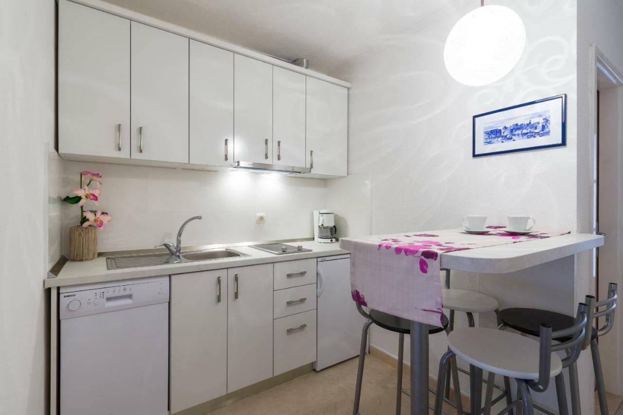 Apartments Nada Бол Екстериор снимка