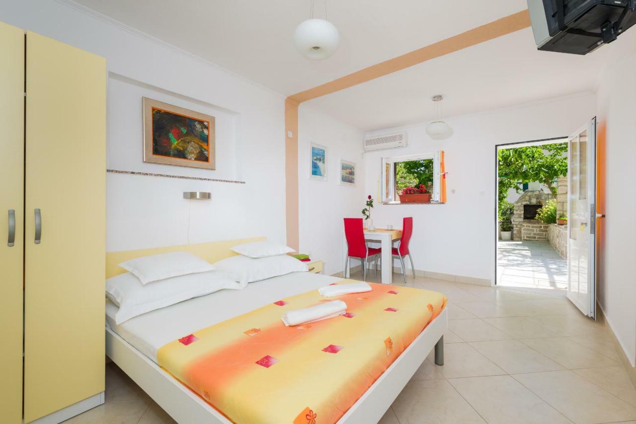 Apartments Nada Бол Екстериор снимка