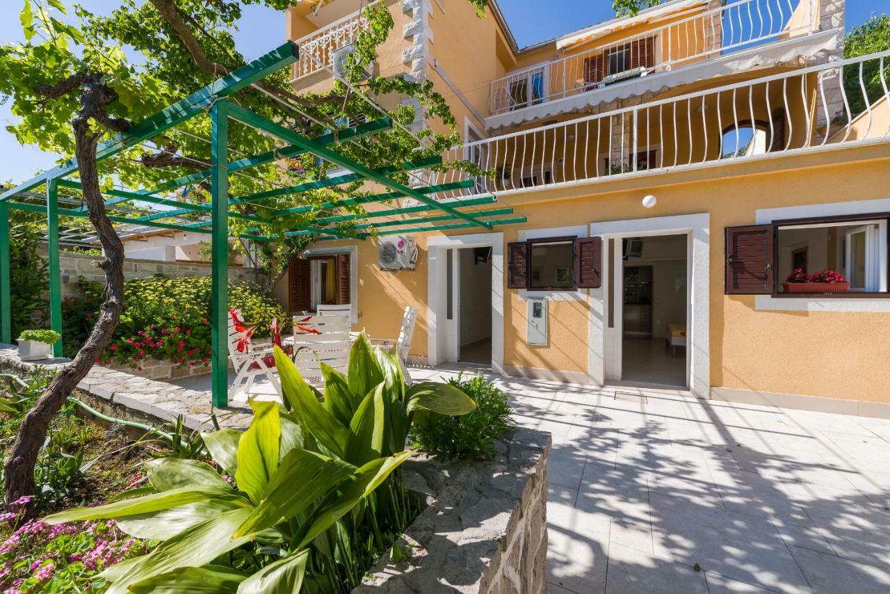 Apartments Nada Бол Екстериор снимка