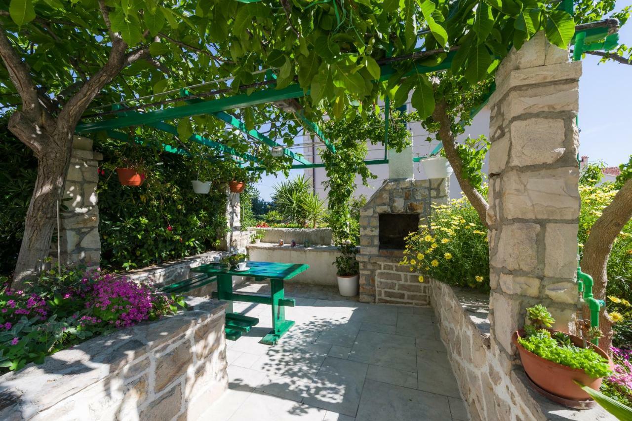 Apartments Nada Бол Екстериор снимка