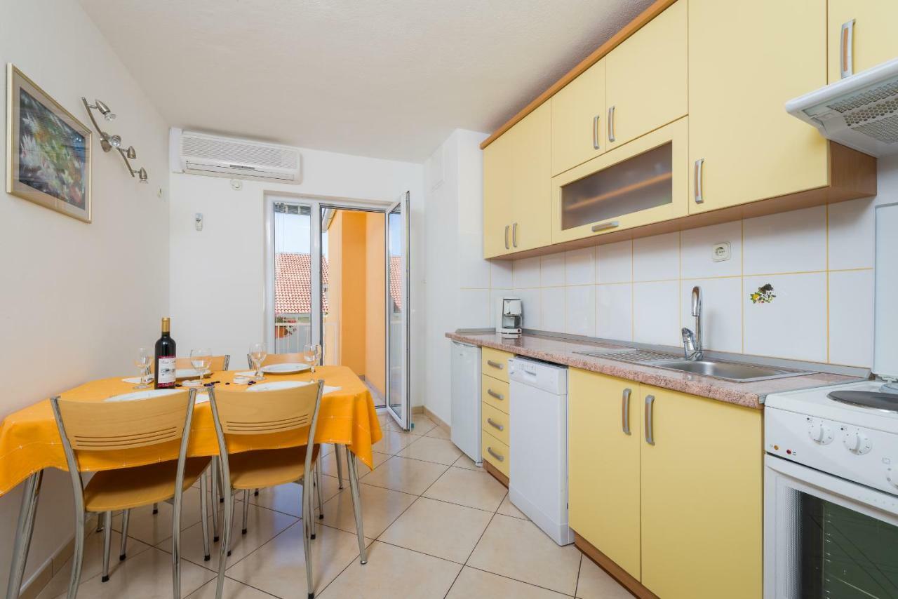 Apartments Nada Бол Екстериор снимка