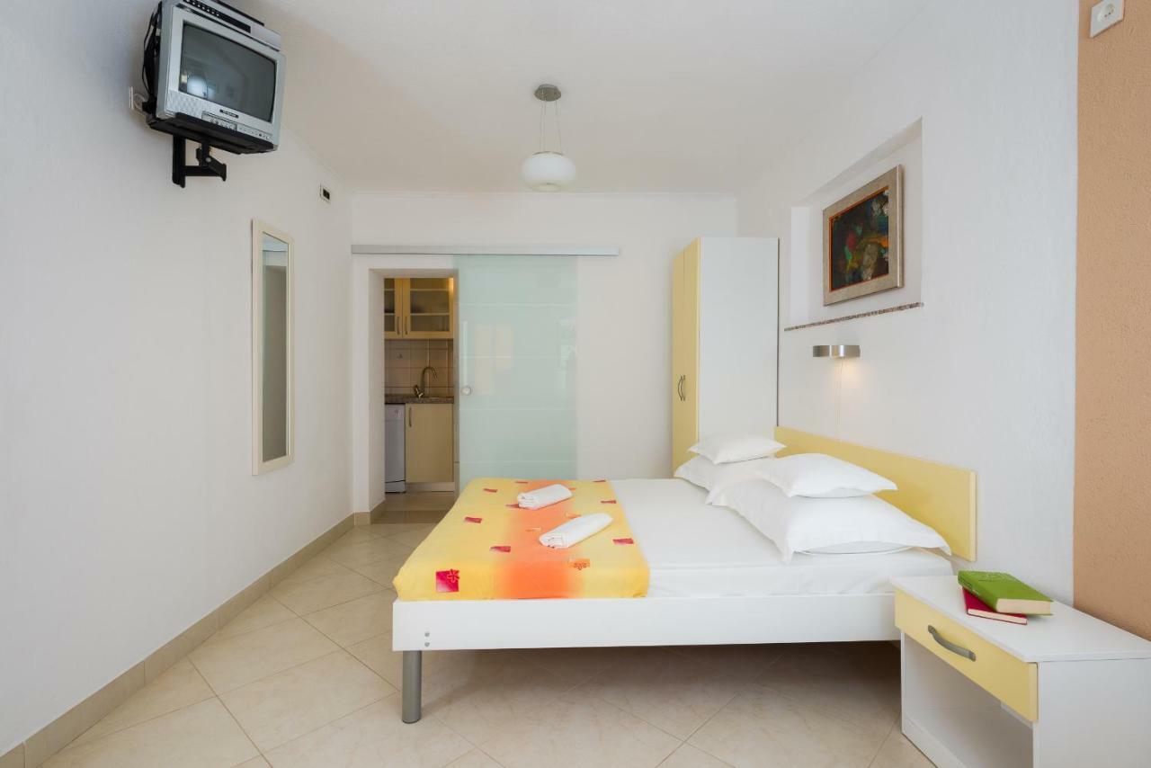 Apartments Nada Бол Екстериор снимка