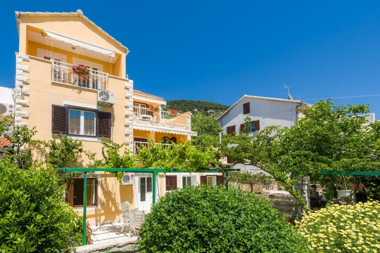 Apartments Nada Бол Екстериор снимка
