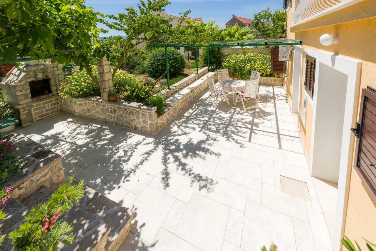 Apartments Nada Бол Екстериор снимка