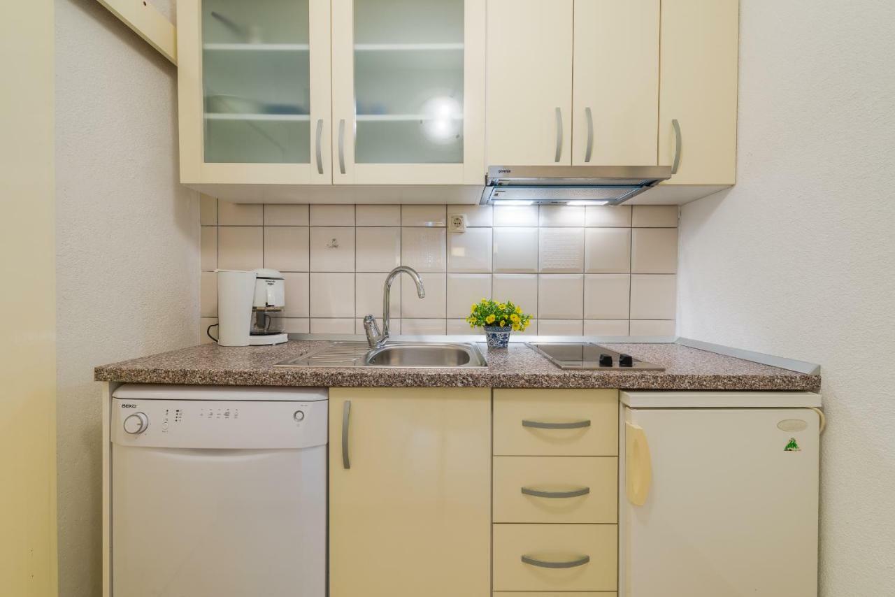 Apartments Nada Бол Екстериор снимка