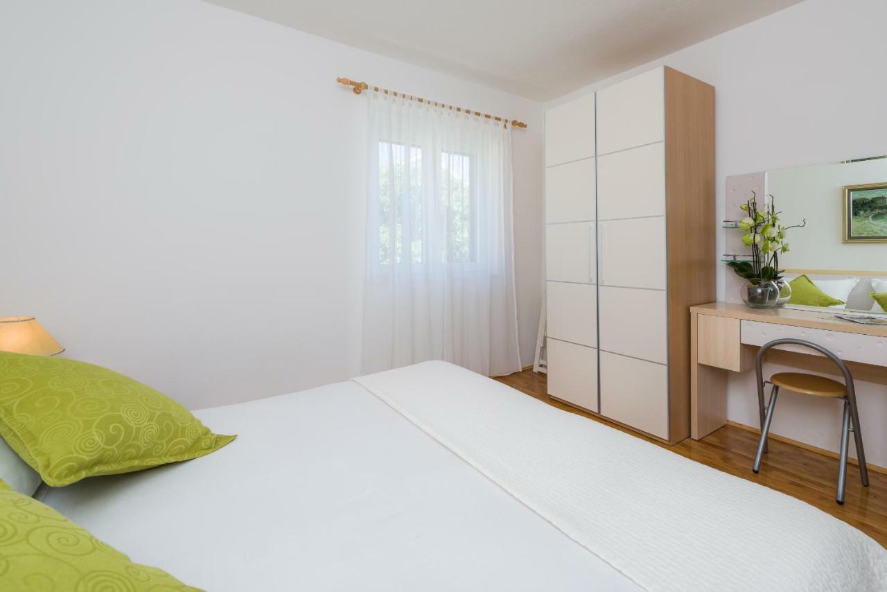 Apartments Nada Бол Екстериор снимка