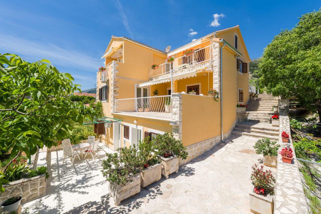 Apartments Nada Бол Екстериор снимка