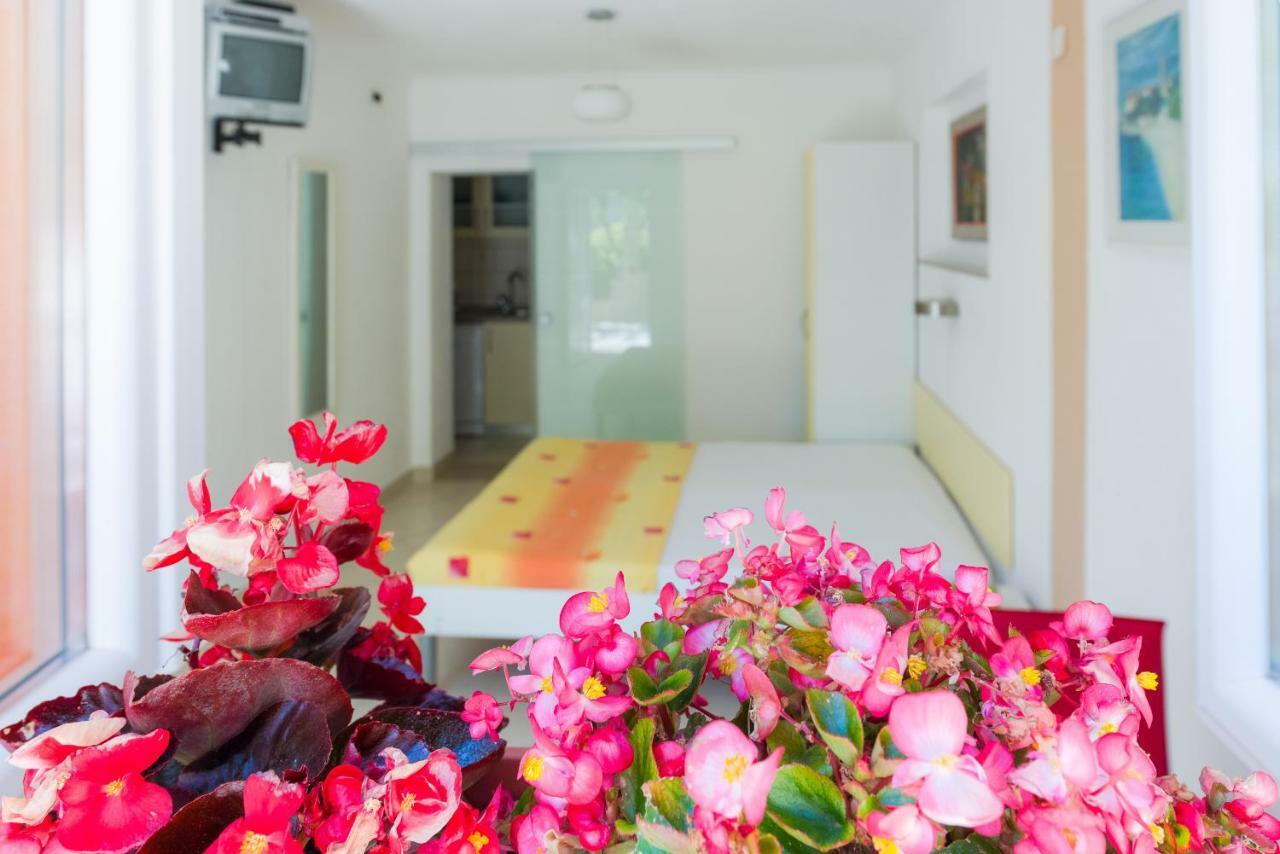 Apartments Nada Бол Екстериор снимка