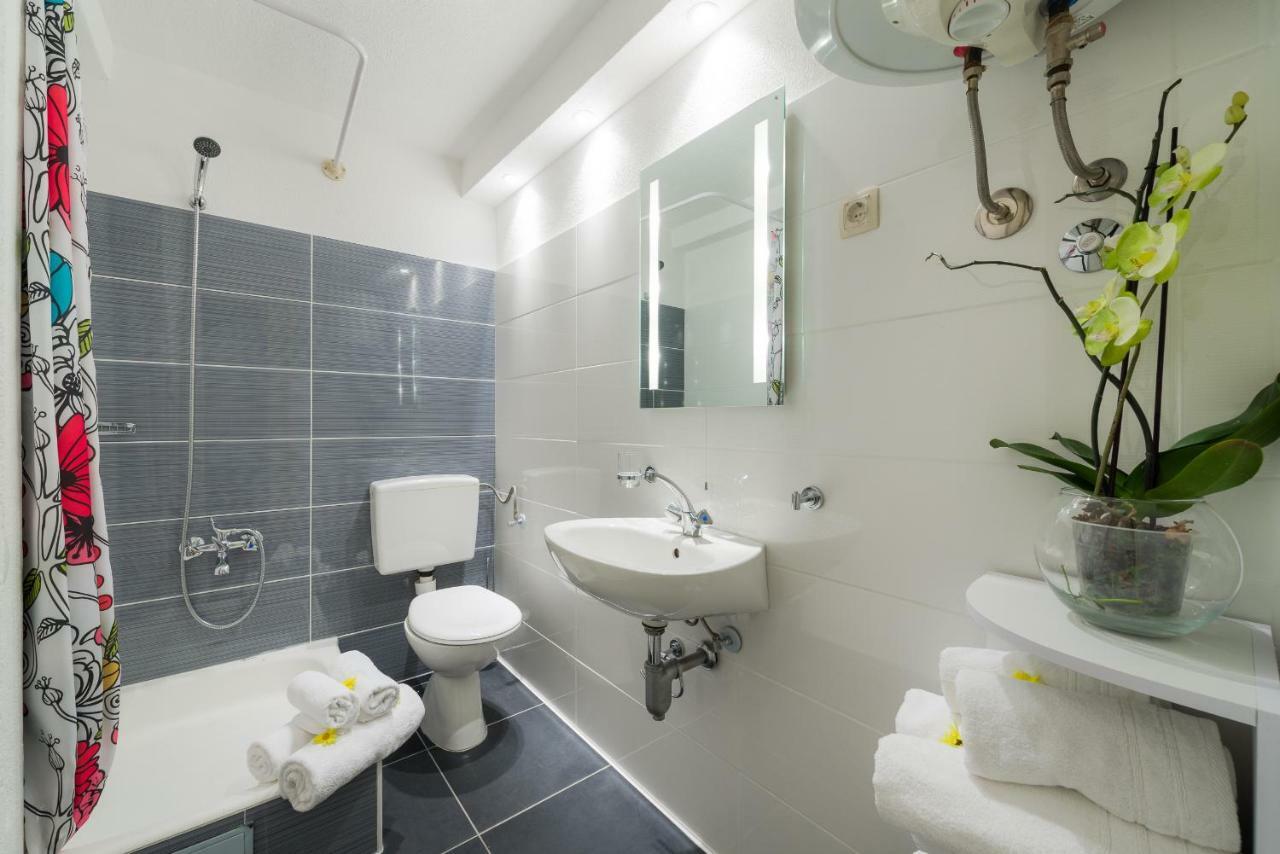 Apartments Nada Бол Екстериор снимка