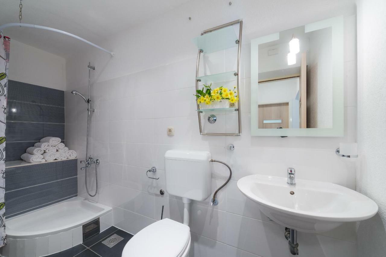 Apartments Nada Бол Екстериор снимка